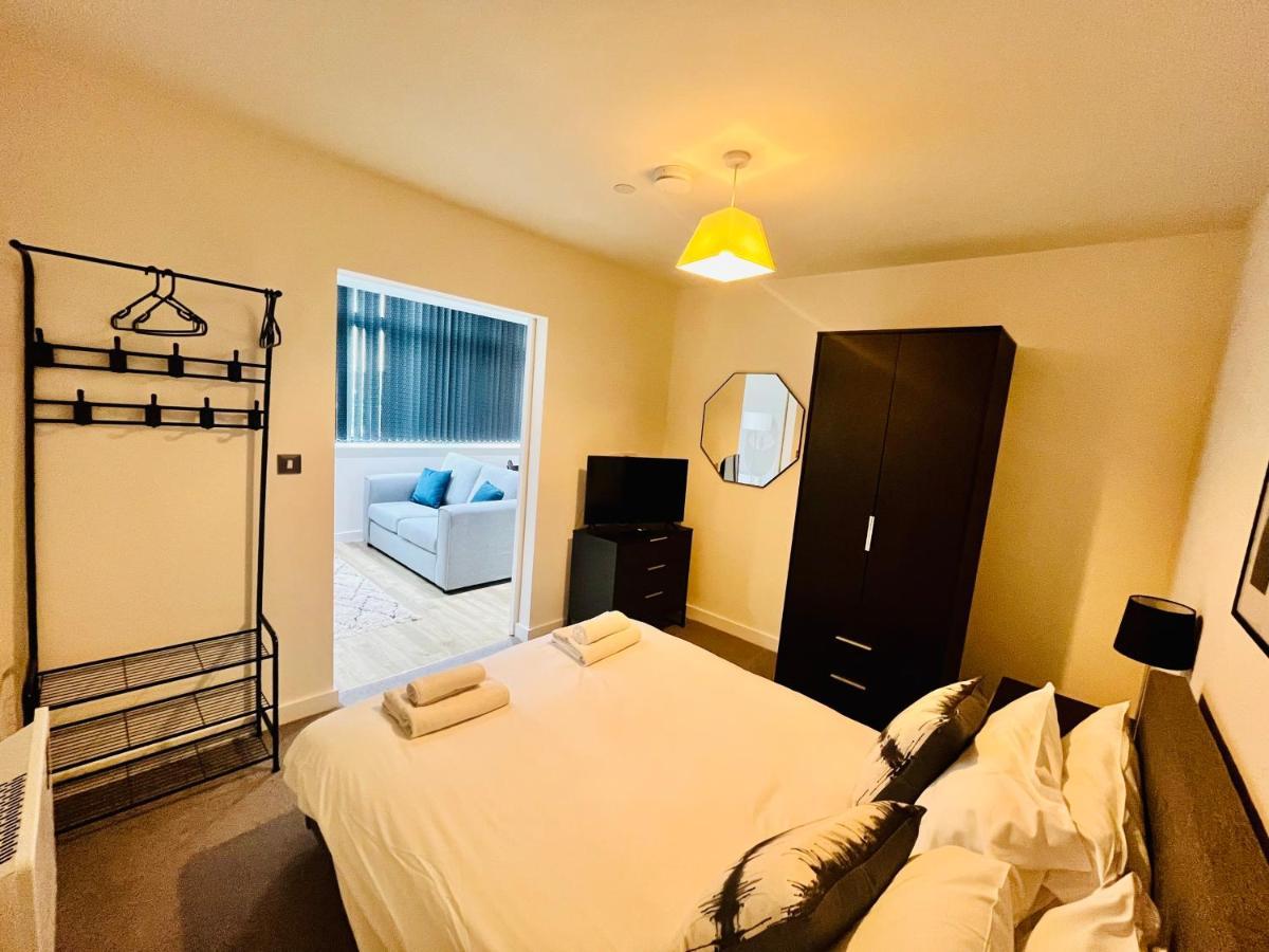 Fully Equipped One Bedroom Apartment Near Old Trafford Stadium! Манчестър Екстериор снимка