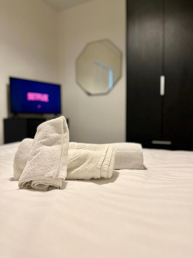 Fully Equipped One Bedroom Apartment Near Old Trafford Stadium! Манчестър Екстериор снимка