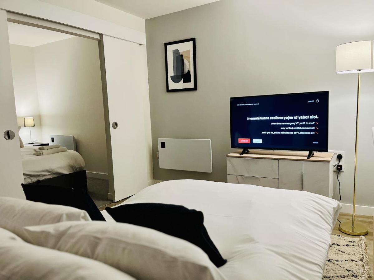Fully Equipped One Bedroom Apartment Near Old Trafford Stadium! Манчестър Екстериор снимка